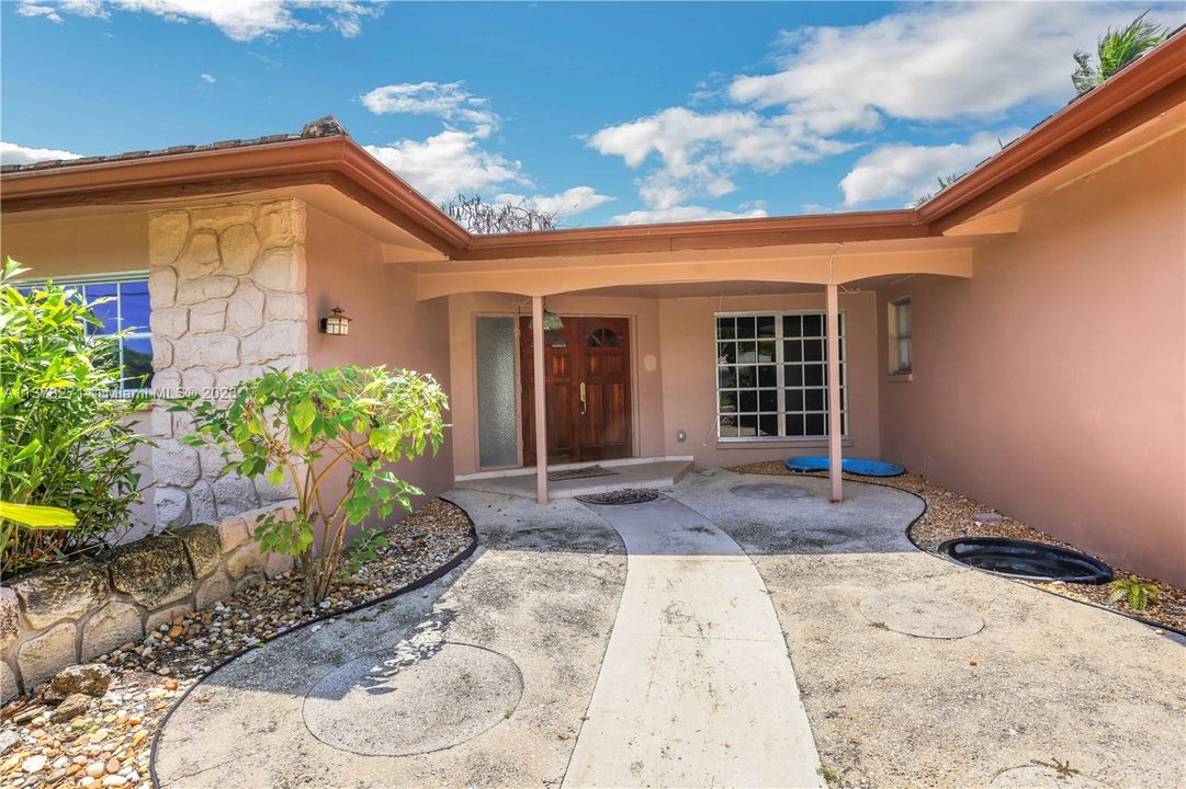 Vendido Recientemente: $1,900,000 (3 camas, 2 baños, 1905 Pies cuadrados)