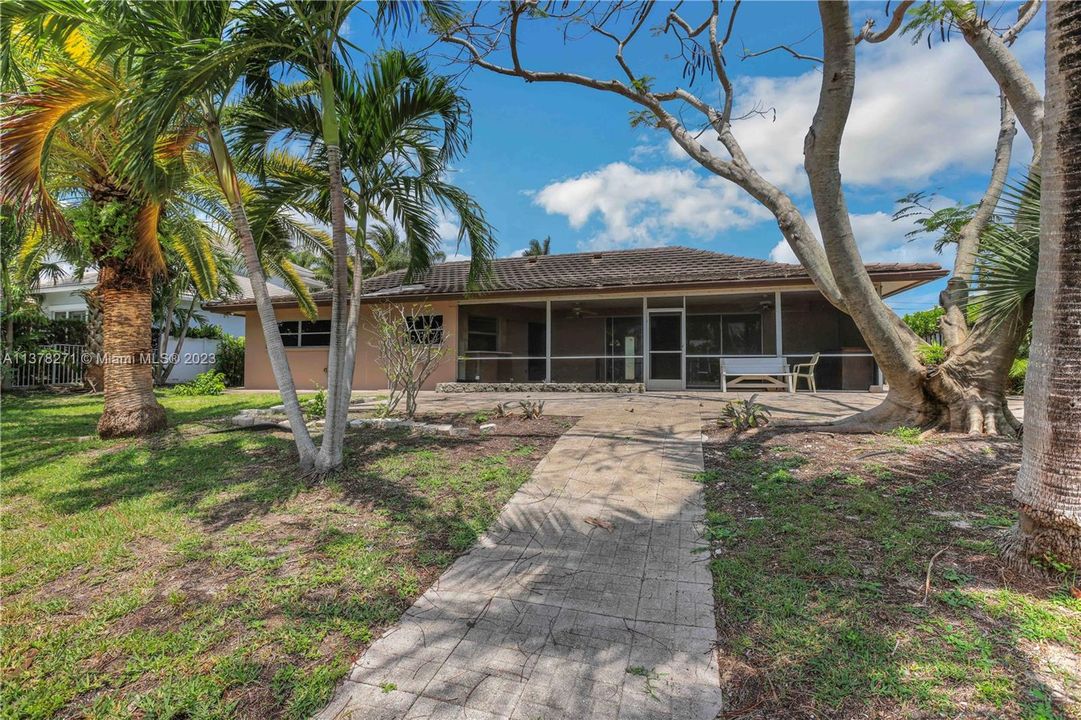 Vendido Recientemente: $1,900,000 (3 camas, 2 baños, 1905 Pies cuadrados)