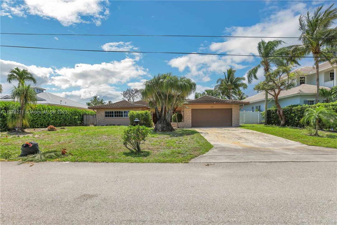 Vendido Recientemente: $1,900,000 (3 camas, 2 baños, 1905 Pies cuadrados)