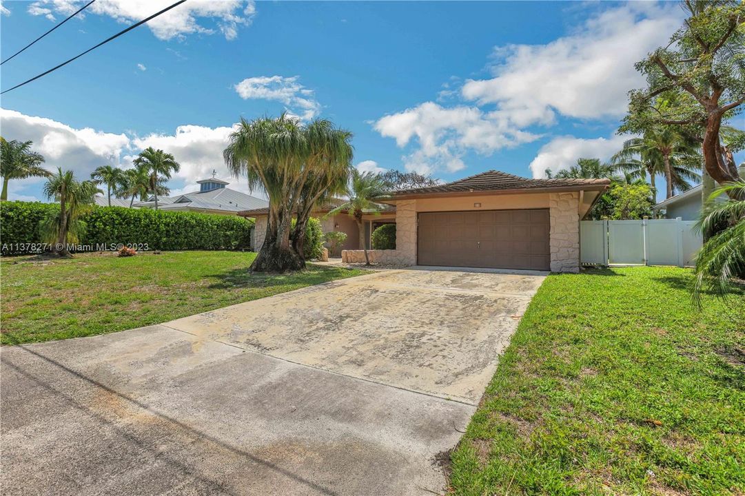 Vendido Recientemente: $1,900,000 (3 camas, 2 baños, 1905 Pies cuadrados)