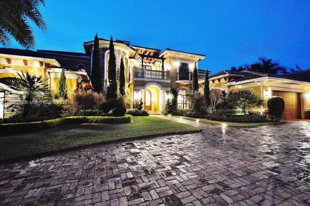 Recently Sold: $4,399,000 (6 beds, 7 baths, 7169 Square Feet)