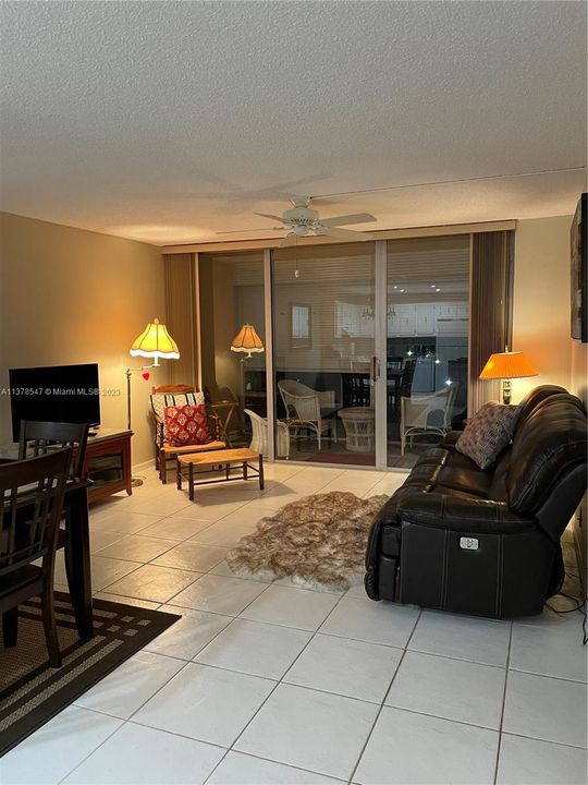 Vendido Recientemente: $97,000 (1 camas, 2 baños, 780 Pies cuadrados)