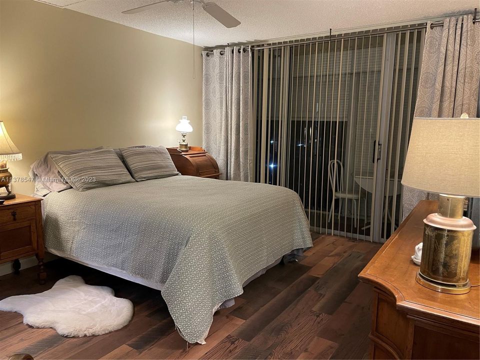 Vendido Recientemente: $97,000 (1 camas, 2 baños, 780 Pies cuadrados)