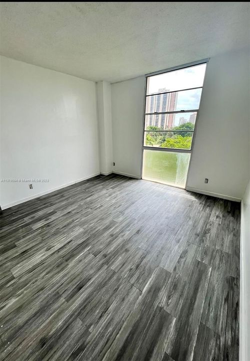 Recently Sold: $239,000 (2 beds, 2 baths, 1083 Square Feet)