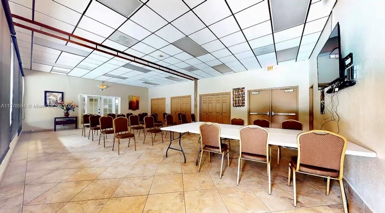 Recently Sold: $239,000 (2 beds, 2 baths, 1083 Square Feet)