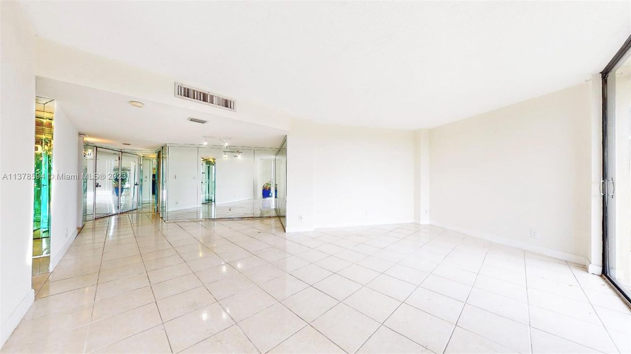 Recently Sold: $239,000 (2 beds, 2 baths, 1083 Square Feet)