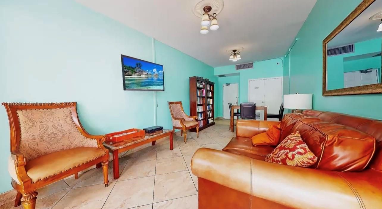 Recently Sold: $239,000 (2 beds, 2 baths, 1083 Square Feet)