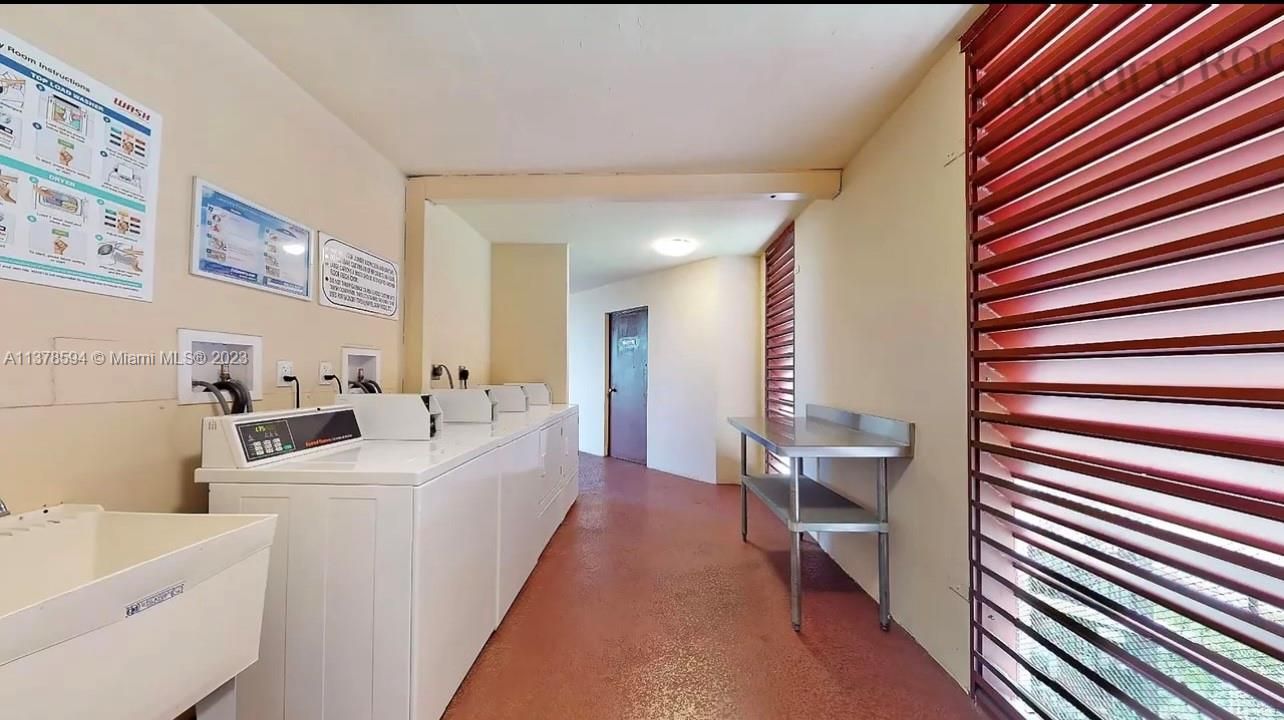 Recently Sold: $239,000 (2 beds, 2 baths, 1083 Square Feet)