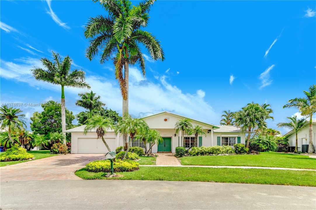 Recently Sold: $980,000 (5 beds, 2 baths, 2680 Square Feet)