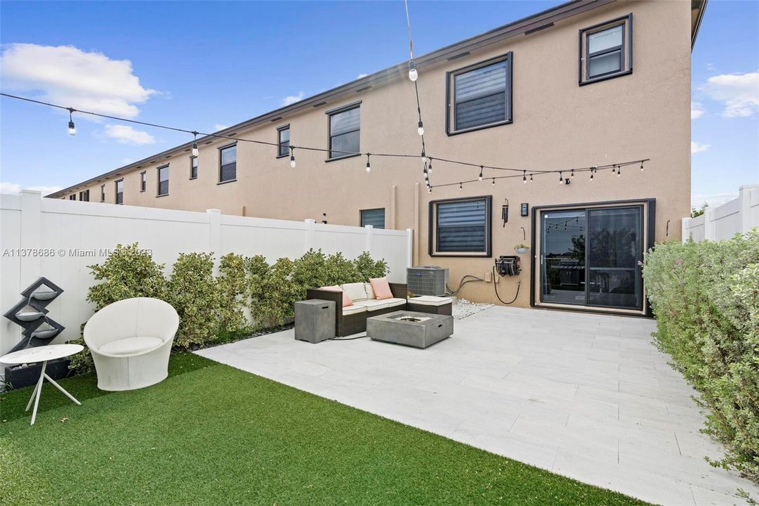 Recently Sold: $490,000 (3 beds, 3 baths, 1332 Square Feet)