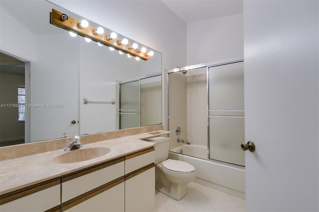 最近售出: $369,000 (3 贝兹, 2 浴室, 1380 平方英尺)