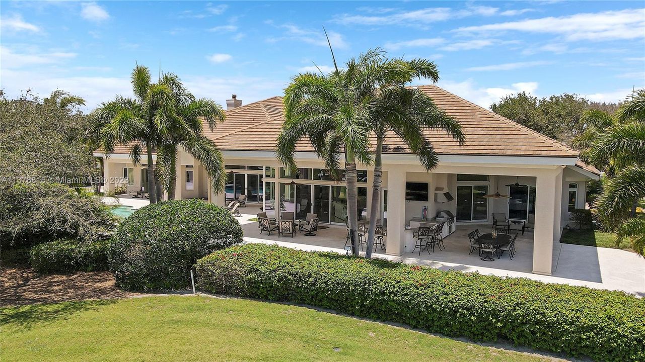 Recently Sold: $5,925,000 (4 beds, 6 baths, 7425 Square Feet)