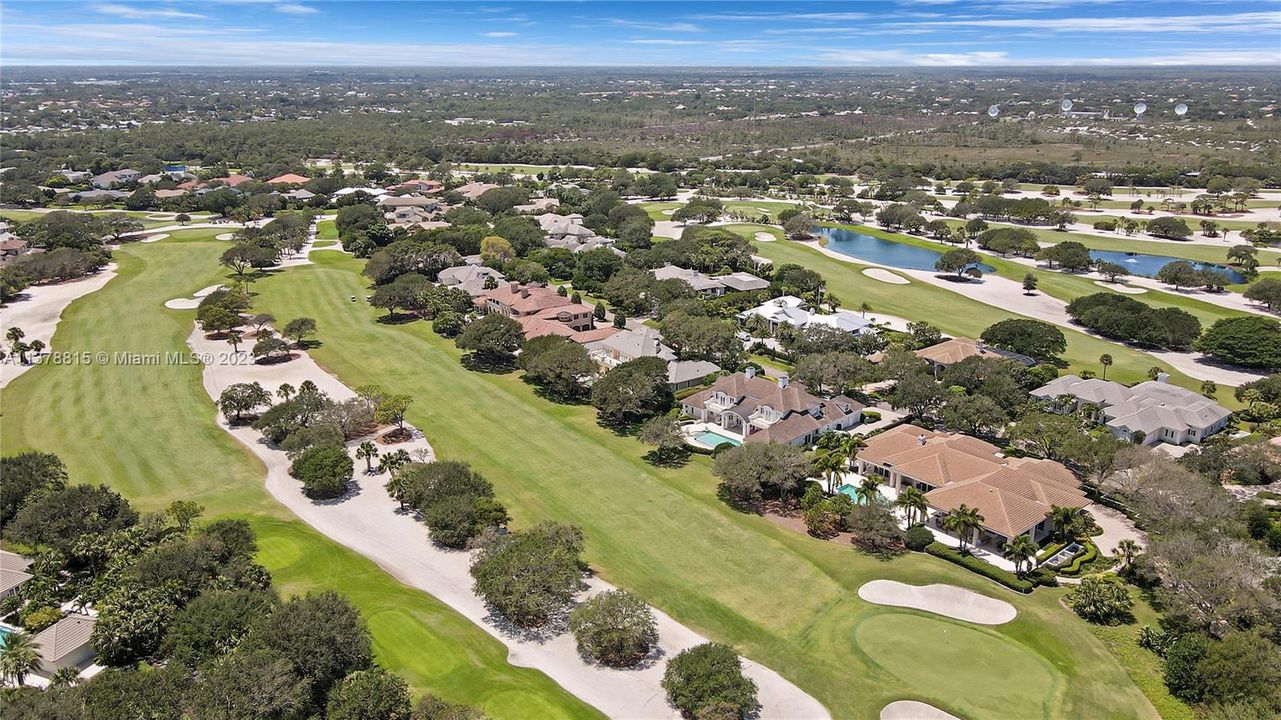 Recently Sold: $5,925,000 (4 beds, 6 baths, 7425 Square Feet)