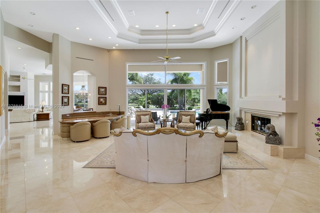 Recently Sold: $5,925,000 (4 beds, 6 baths, 7425 Square Feet)