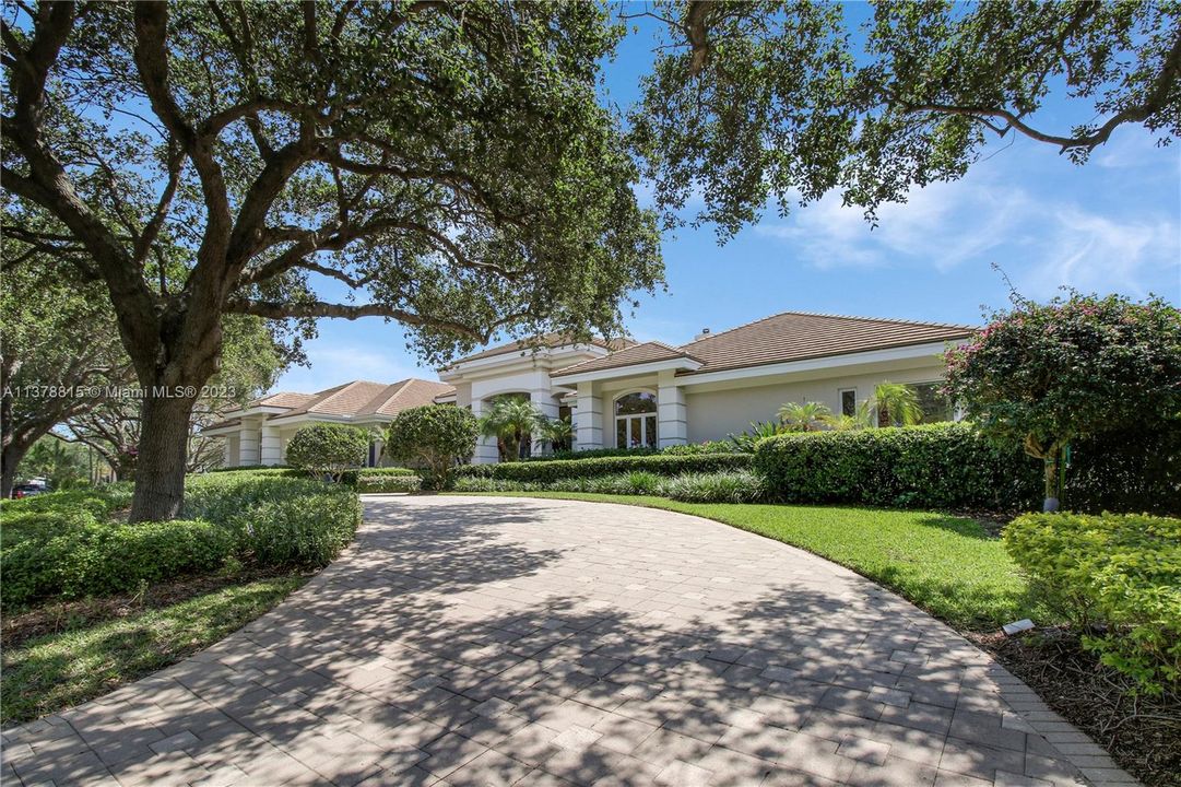 Recently Sold: $5,925,000 (4 beds, 6 baths, 7425 Square Feet)