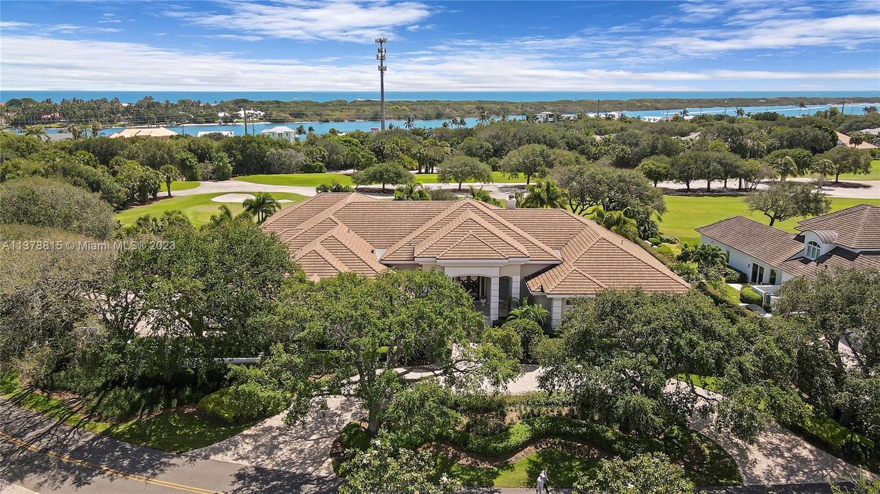 Recently Sold: $5,925,000 (4 beds, 6 baths, 7425 Square Feet)