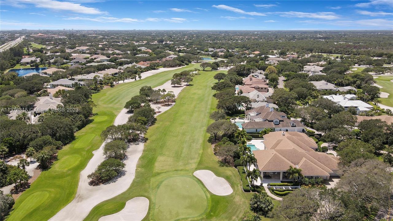 Recently Sold: $5,925,000 (4 beds, 6 baths, 7425 Square Feet)