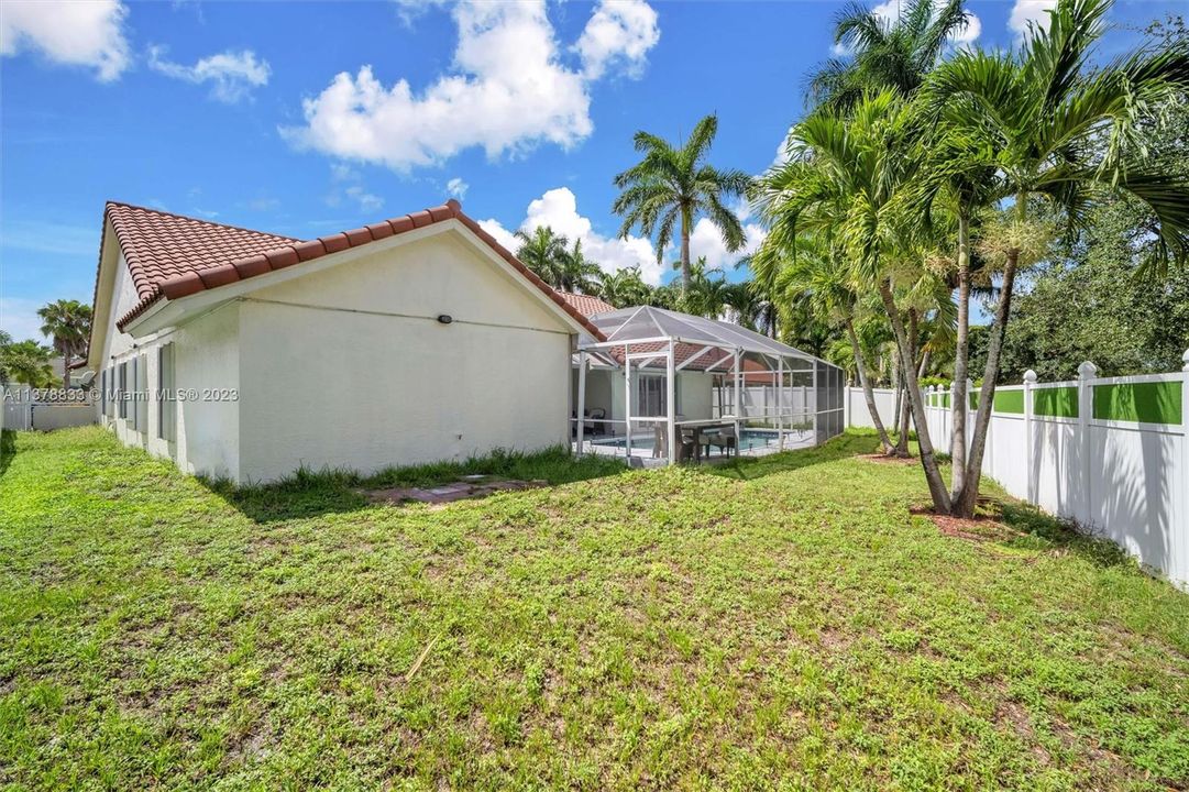 Recently Sold: $850,000 (4 beds, 2 baths, 2839 Square Feet)