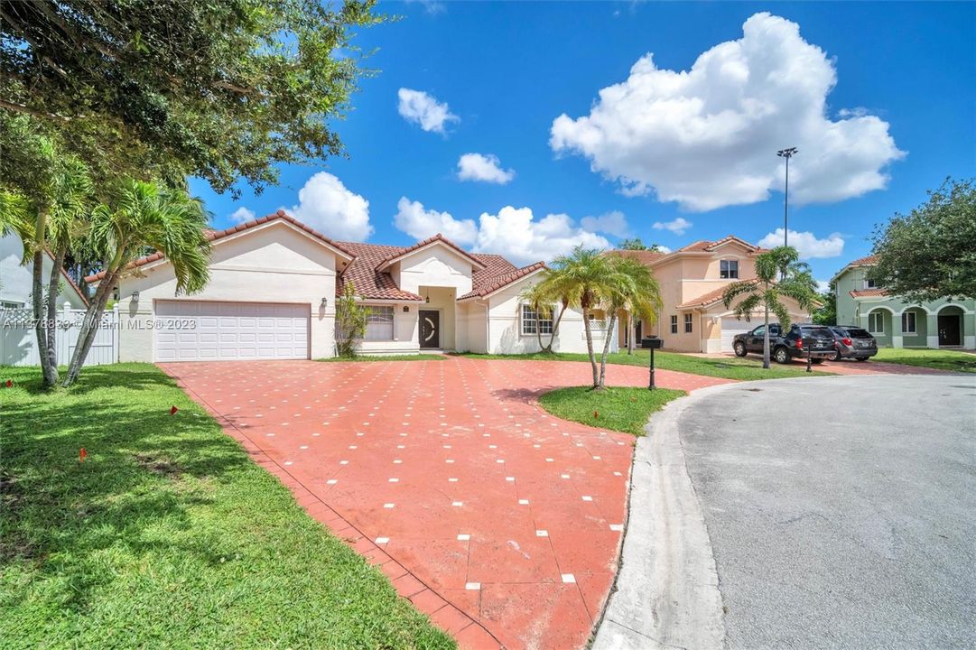 Recently Sold: $850,000 (4 beds, 2 baths, 2839 Square Feet)