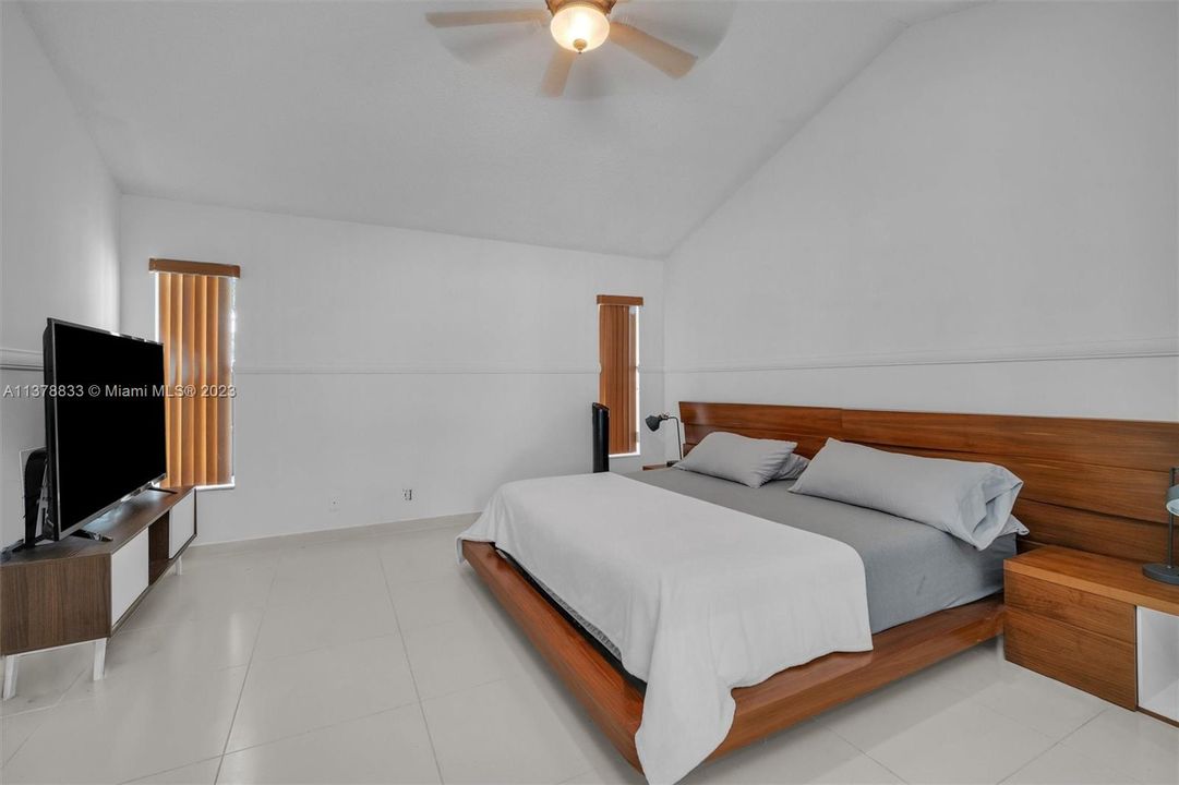 Recently Sold: $850,000 (4 beds, 2 baths, 2839 Square Feet)