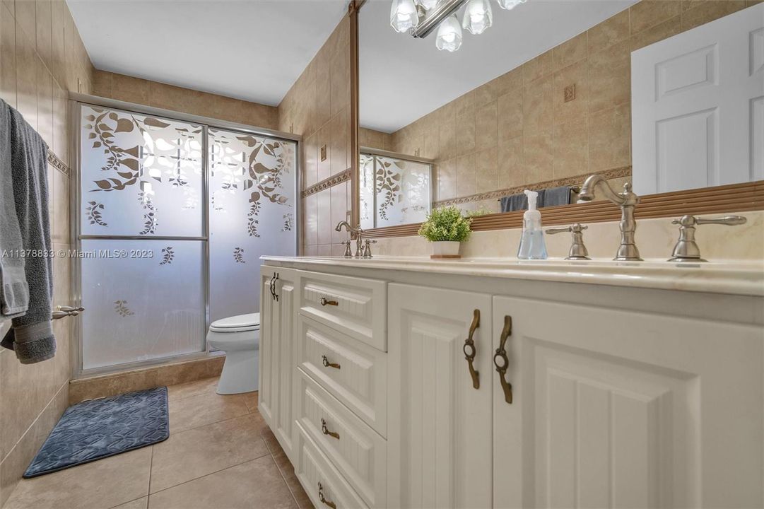 Recently Sold: $850,000 (4 beds, 2 baths, 2839 Square Feet)