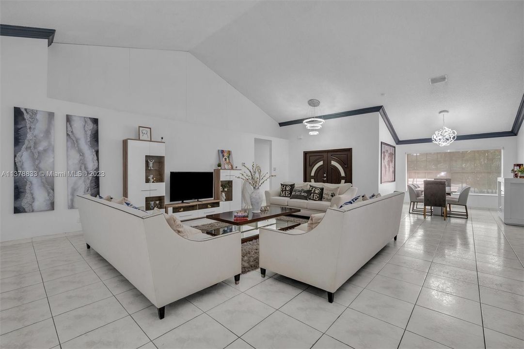 Recently Sold: $850,000 (4 beds, 2 baths, 2839 Square Feet)