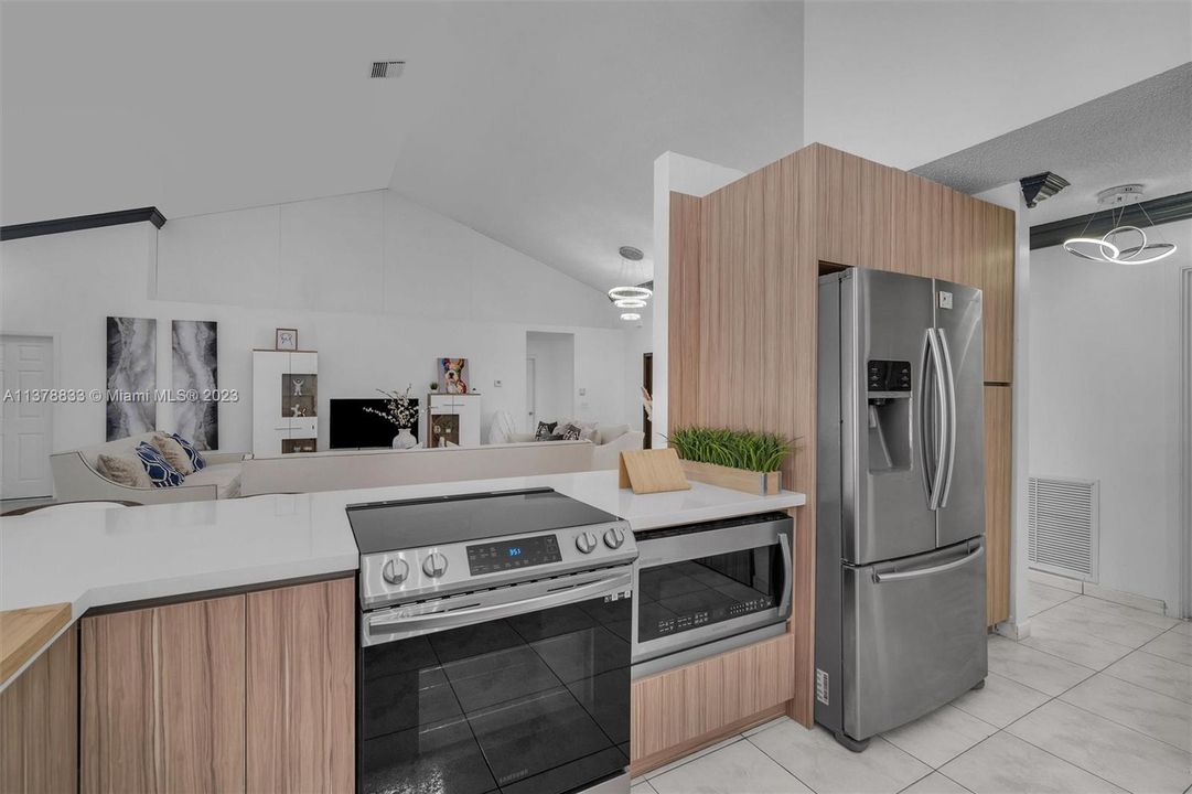 Recently Sold: $850,000 (4 beds, 2 baths, 2839 Square Feet)