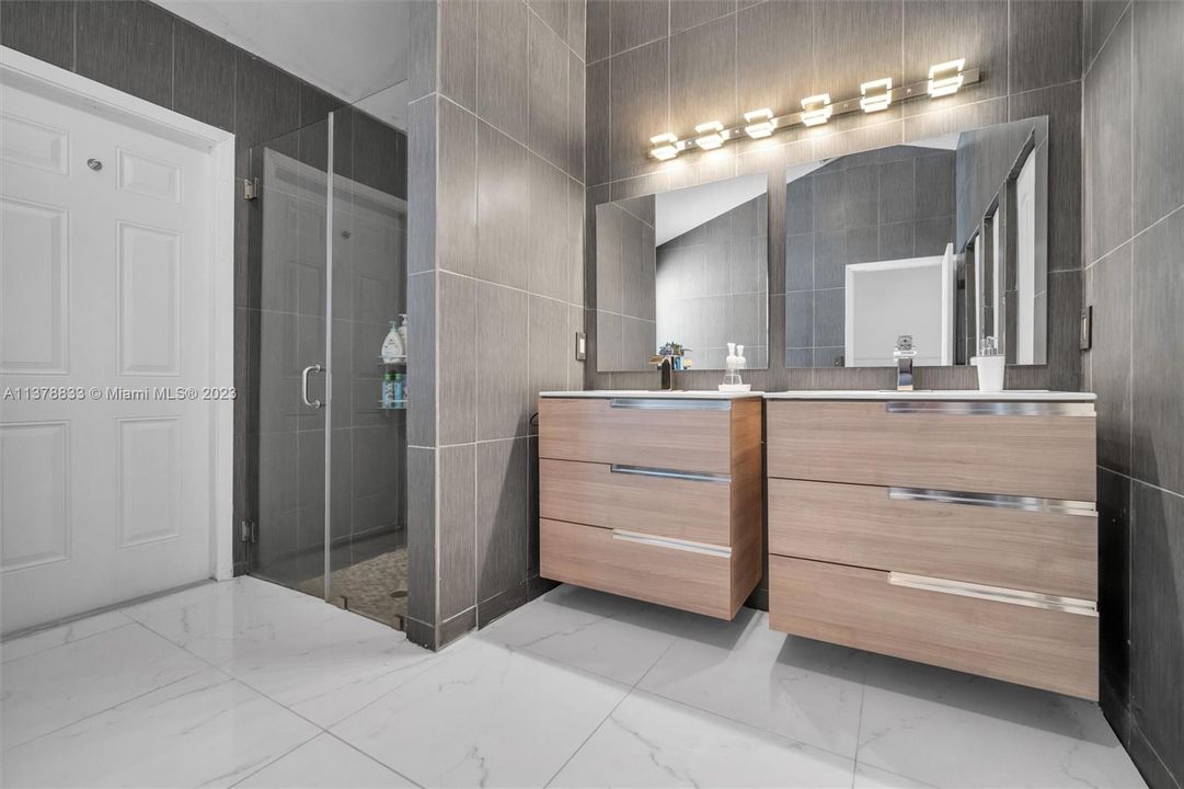 Recently Sold: $850,000 (4 beds, 2 baths, 2839 Square Feet)