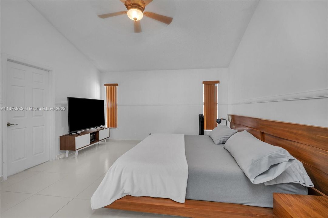 Recently Sold: $850,000 (4 beds, 2 baths, 2839 Square Feet)