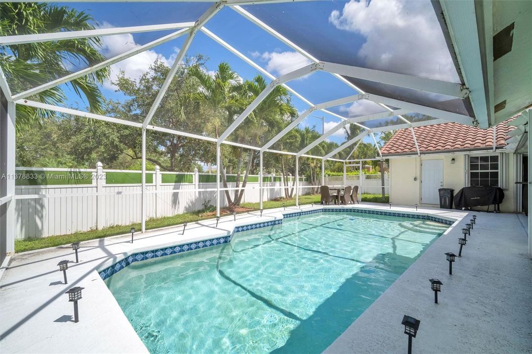 Recently Sold: $850,000 (4 beds, 2 baths, 2839 Square Feet)