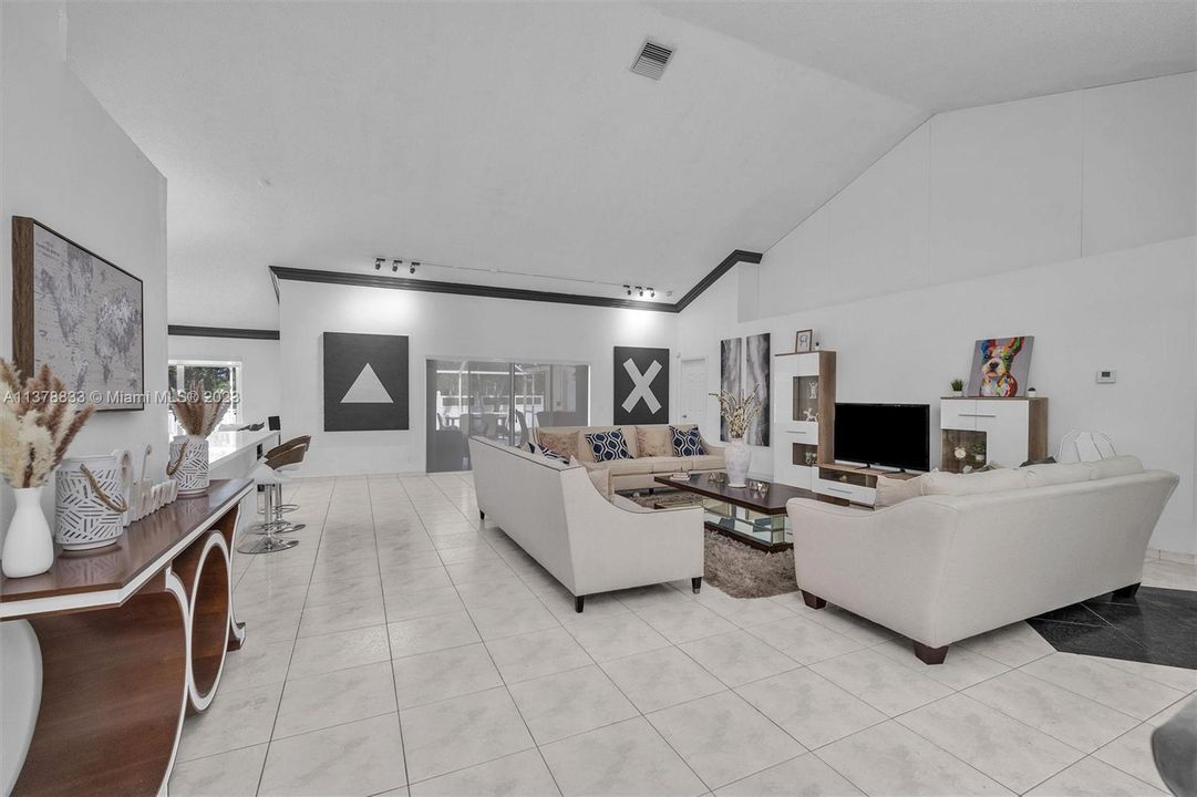 Recently Sold: $850,000 (4 beds, 2 baths, 2839 Square Feet)