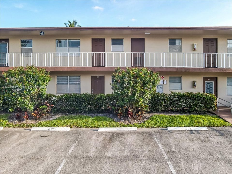 Recently Sold: $112,500 (1 beds, 1 baths, 670 Square Feet)