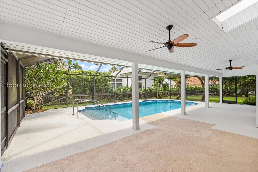 Recently Sold: $950,000 (3 beds, 2 baths, 2754 Square Feet)