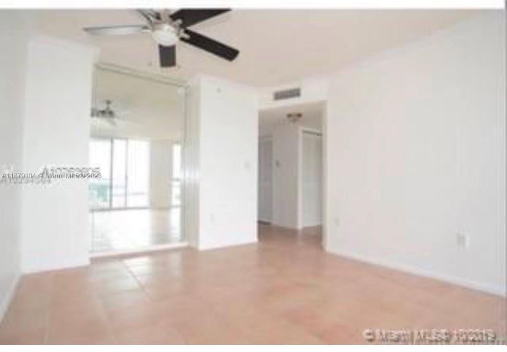 For Sale: $490,000 (1 beds, 2 baths, 810 Square Feet)