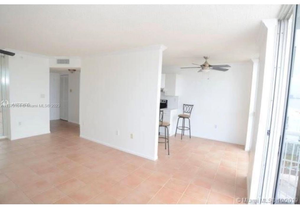 For Sale: $490,000 (1 beds, 2 baths, 810 Square Feet)