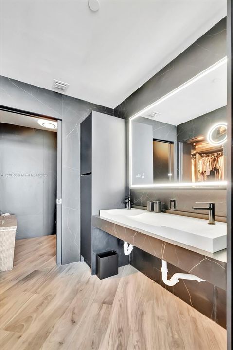 Recently Rented: $5,495 (2 beds, 2 baths, 1128 Square Feet)