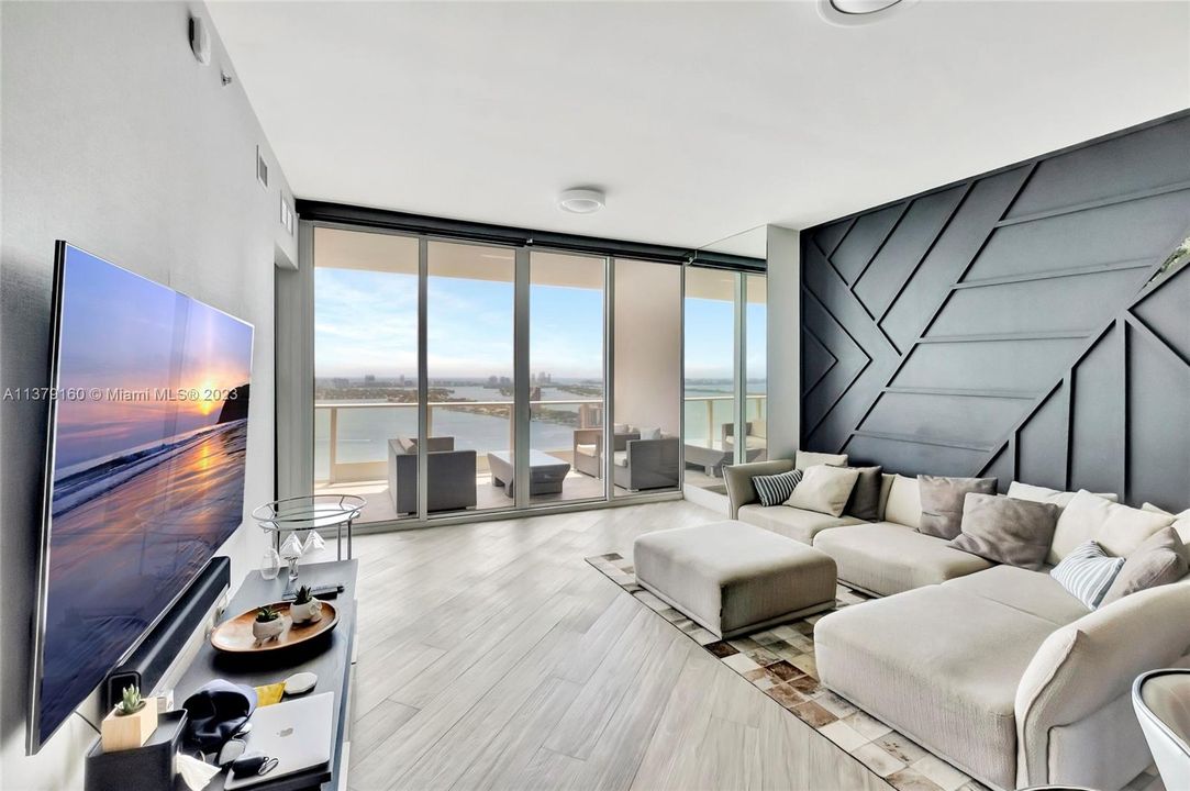 Recently Rented: $5,495 (2 beds, 2 baths, 1128 Square Feet)