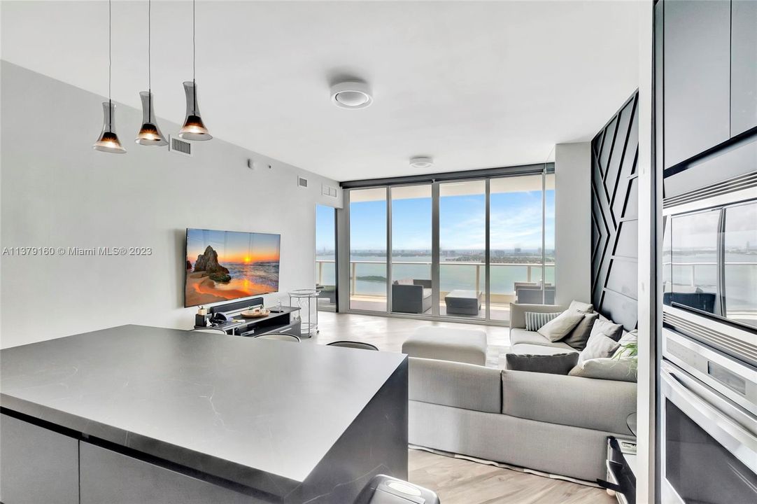 Recently Rented: $5,495 (2 beds, 2 baths, 1128 Square Feet)