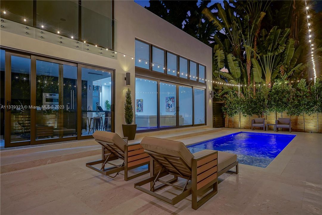 Recently Sold: $2,799,000 (4 beds, 4 baths, 3680 Square Feet)