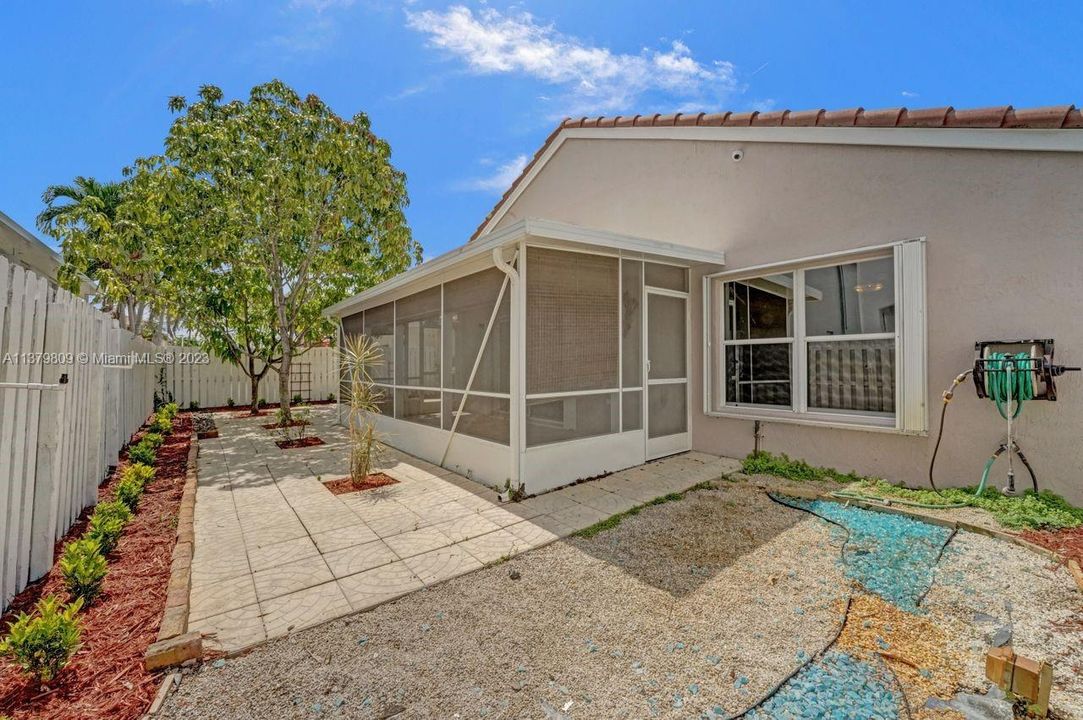 Vendido Recientemente: $699,000 (3 camas, 2 baños, 1824 Pies cuadrados)