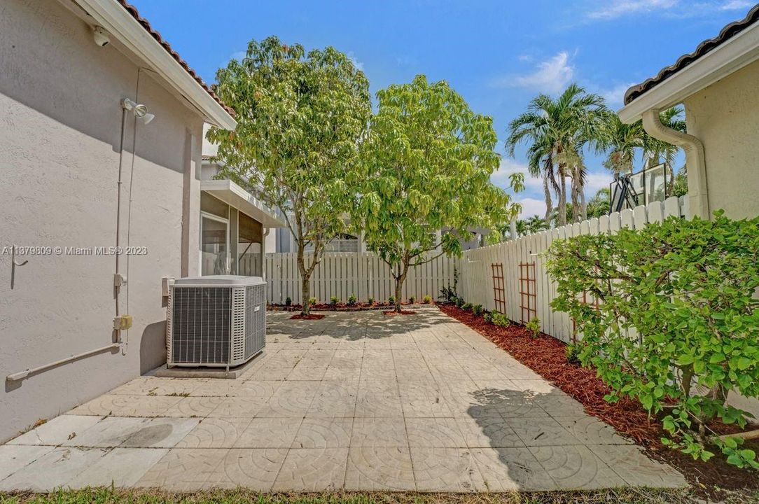 Recently Sold: $699,000 (3 beds, 2 baths, 1824 Square Feet)