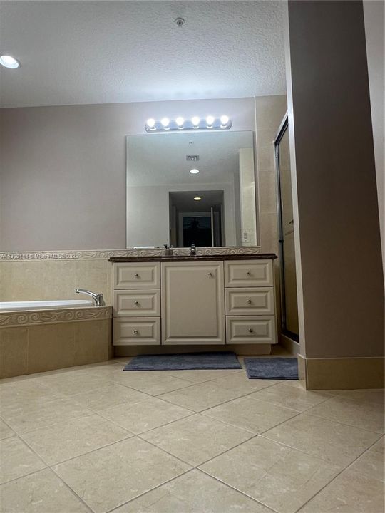 最近租的: $2,250 (2 贝兹, 2 浴室, 1989 平方英尺)