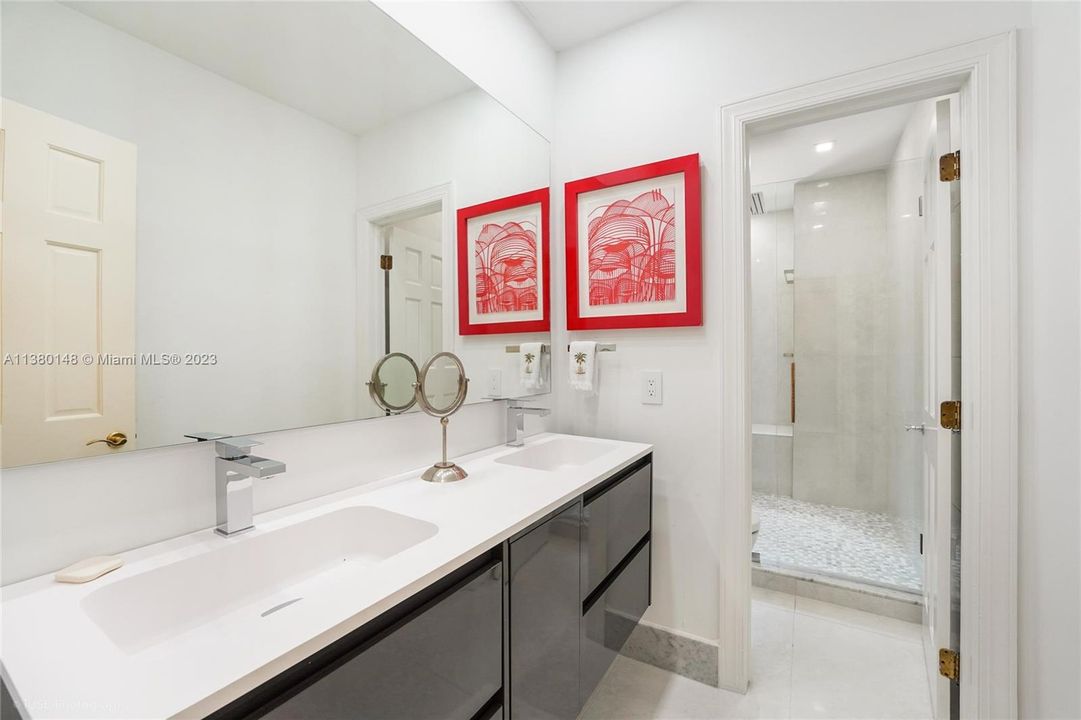 Недавно арендовано: $39,000 (5 спален, 3 ванн, 4160 Квадратных фут)