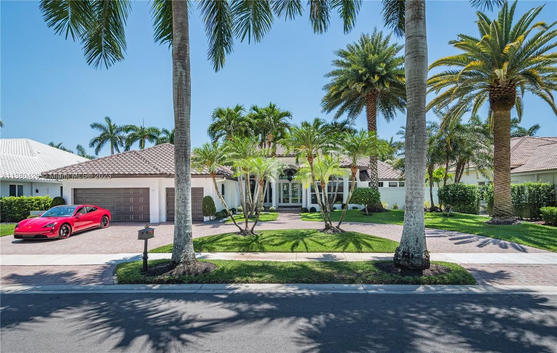 Recently Sold: $2,750,000 (5 beds, 4 baths, 4279 Square Feet)