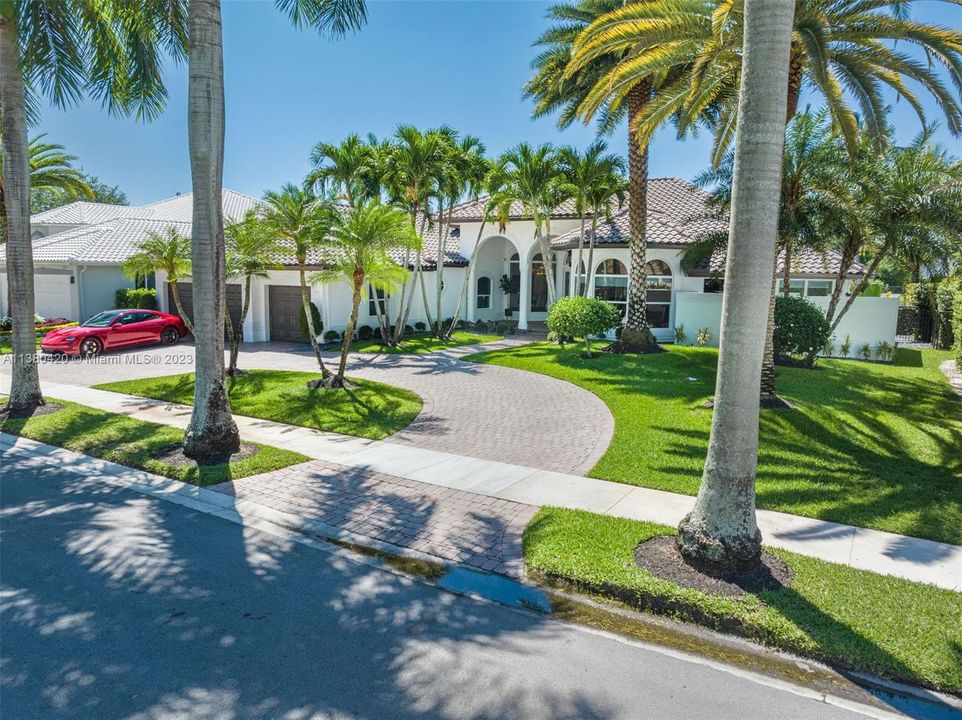 Recently Sold: $2,750,000 (5 beds, 4 baths, 4279 Square Feet)