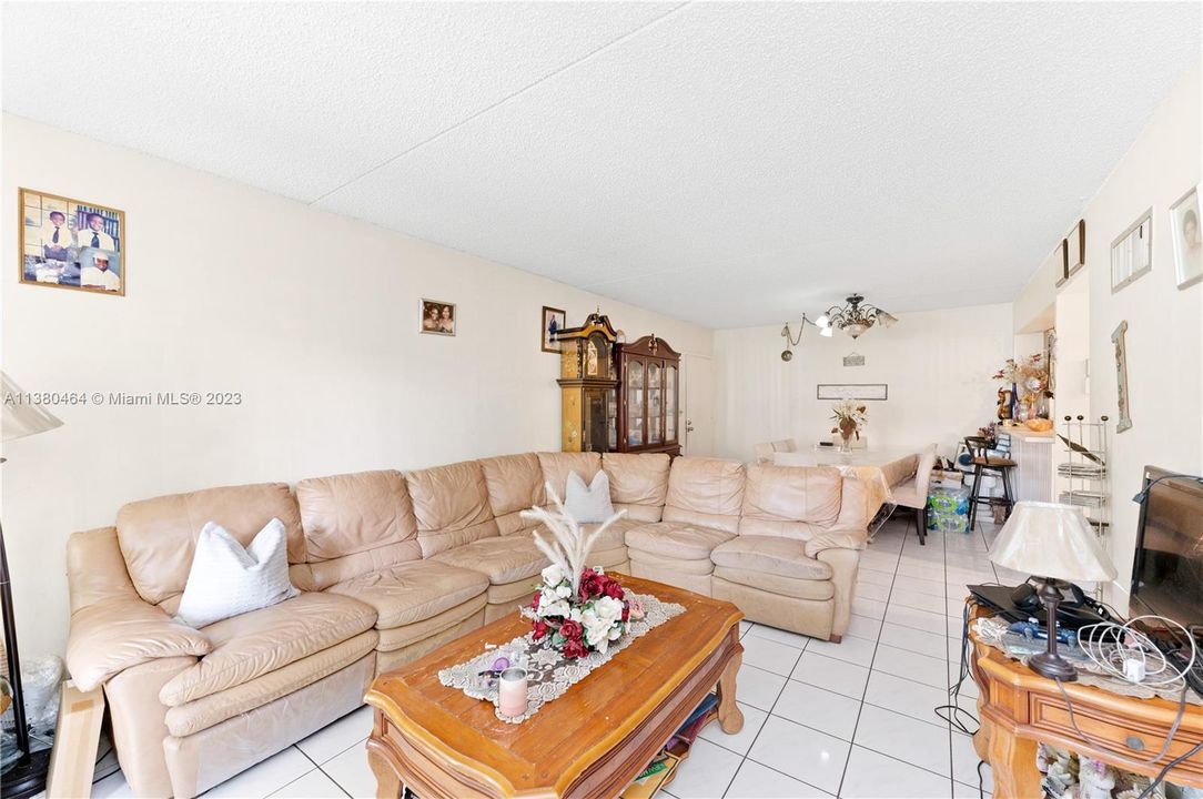 Recently Sold: $210,000 (2 beds, 2 baths, 884 Square Feet)