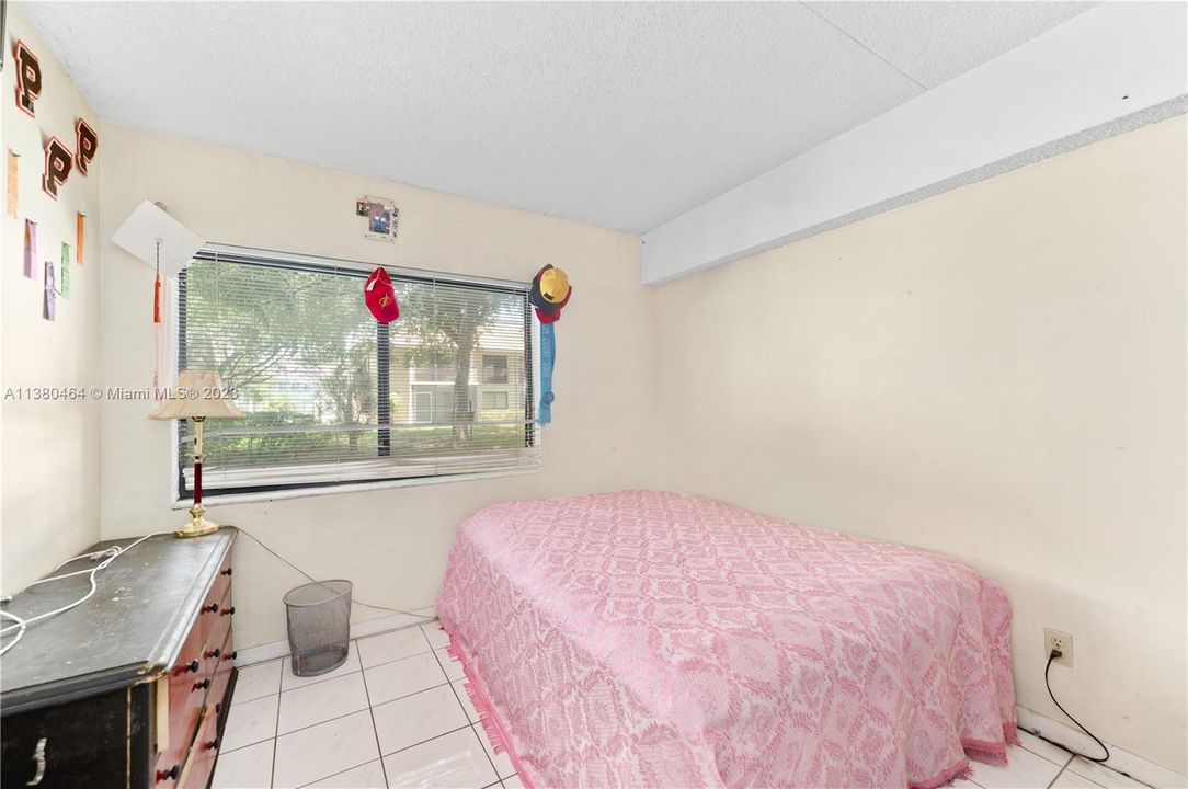 Recently Sold: $210,000 (2 beds, 2 baths, 884 Square Feet)