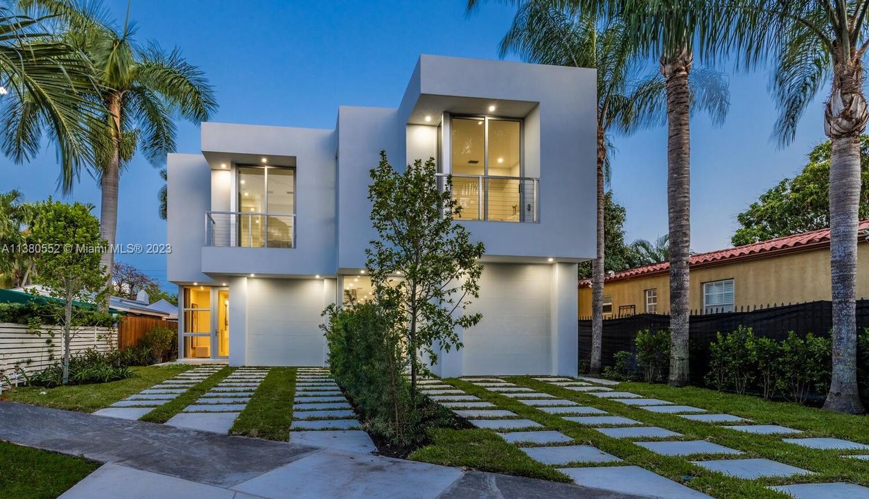 Recently Sold: $1,500,000 (3 beds, 3 baths, 2042 Square Feet)