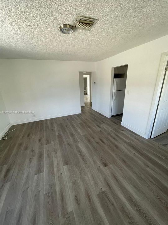 Recently Rented: $4,100 (3 beds, 3 baths, 1450 Square Feet)