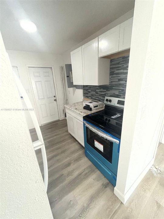 Recently Rented: $4,100 (3 beds, 3 baths, 1450 Square Feet)